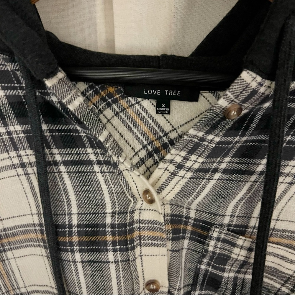 Love Tree Plaid Hooded Button Down Shirt - Picture 4 of 5